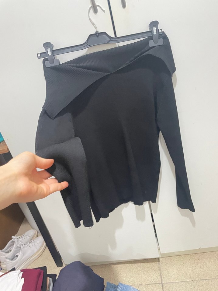 Kemer Detaylı Siyah omur açık Kadın Kazak - Görsel 2