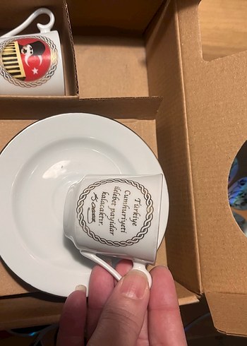 Beyaz Desenli Porselen Fincan ve Tabak Seti - Görsel 2