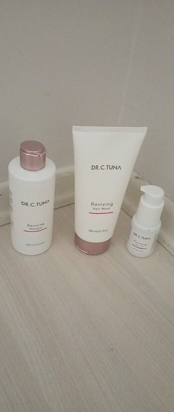 Saç şampuanı, saç bakım kremi ve saç besleyici serum