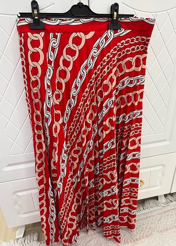 Zincir Detaylı Parlak Kırmızı Bohem Kadın Fular
Etektir. - Görsel 2