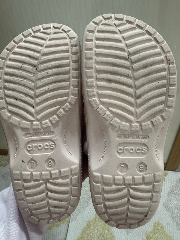 Pembe Simli Kadın Terlikler
Orjinaldir makinede küçüldü 36-37 . - Görsel 2