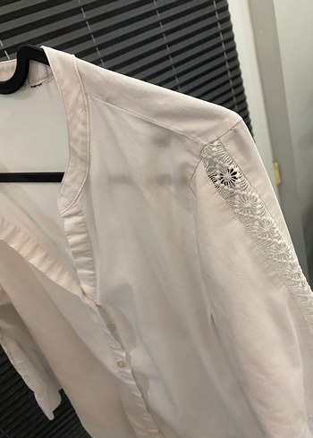 Uzun Kollu Düğmeli Beyaz Gömlek - Görsel 4