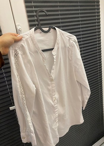 Uzun Kollu Düğmeli Beyaz Gömlek - Görsel 2