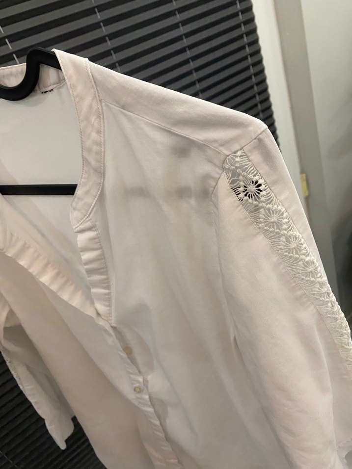 Uzun Kollu Düğmeli Beyaz Gömlek - Görsel 4