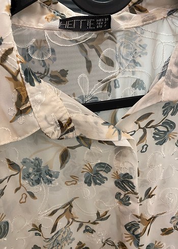 Desenli, düğmeli, uzun kollu kadın gömlek - Görsel 3