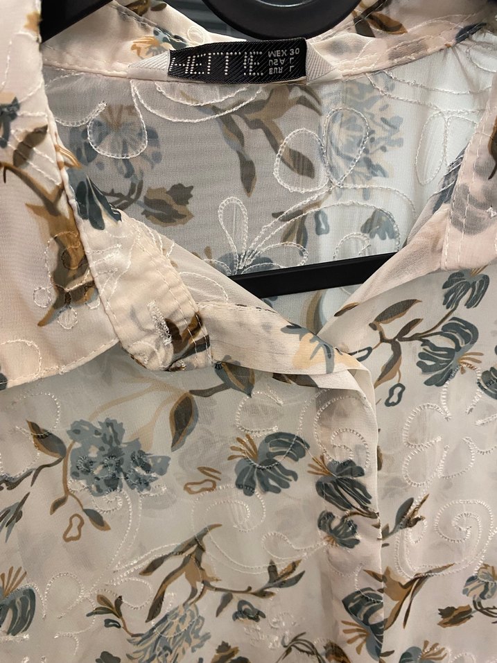 Desenli, düğmeli, uzun kollu kadın gömlek - Görsel 3