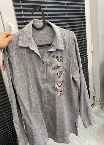 Gri Nakışlı Keten Kadın Gömlek - Görsel 3