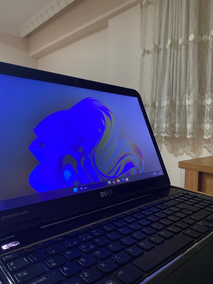 Mavi Dell Laptop 8 RAM - Görsel 2