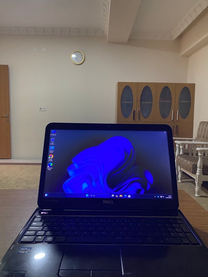 Mavi Dell Laptop 8 RAM - Görsel 3