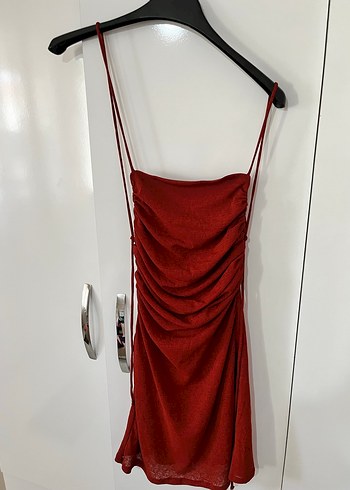 Kırmızı Drapeli Midi İp Askılı Elbise - Görsel 2
