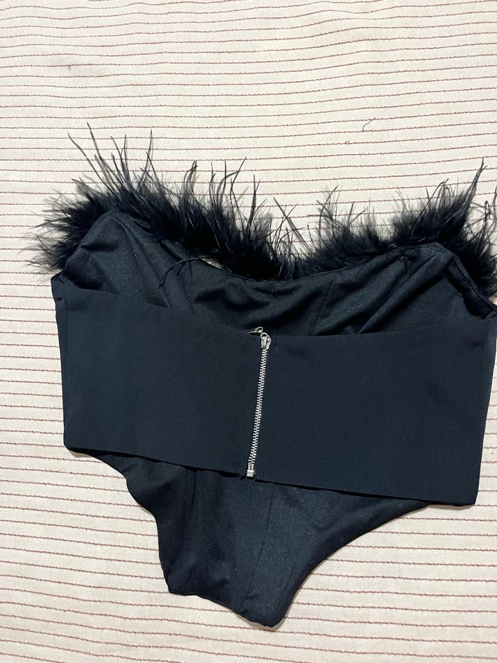 Siyah Tüy Detaylı Straplez Mini Büstiyer - Görsel 2