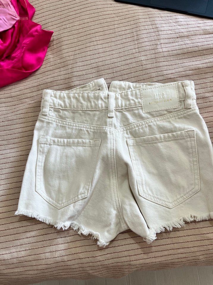 Beyaz Kadın Mini Denim Şort - Görsel 2