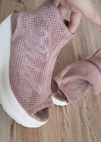 38 Beden pembe Renk Pembe Dolgu Topuklu Sandalet, Bağcıklı, Yılan Desenli