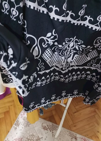 l Beden Detaylı Nakışlı Siyah Bohem Bluz