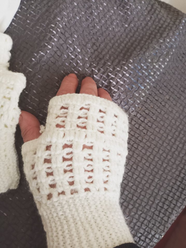 Beyaz Örgü Kadın Eldiven - Görsel 2