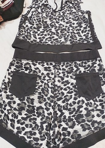 Siyah Desenli Kadın Spor Atlet ve Şort Takımı - Görsel 3