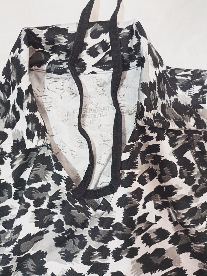 Siyah Desenli Kadın Spor Atlet ve Şort Takımı - Görsel 2