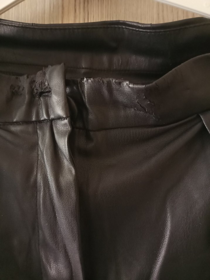 Siyah Deri Kemerli Mini Şort - Görsel 2