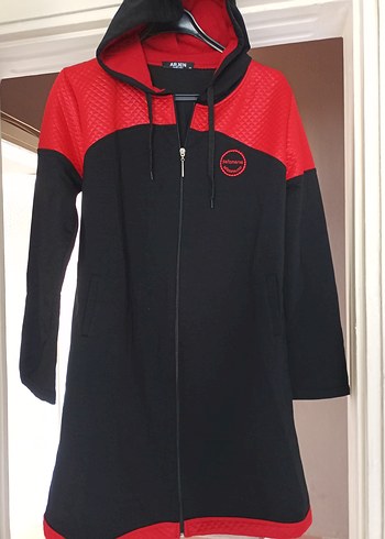 Kırmızı Kapüşonlu Uzun Fermuarlı Sweatshirt