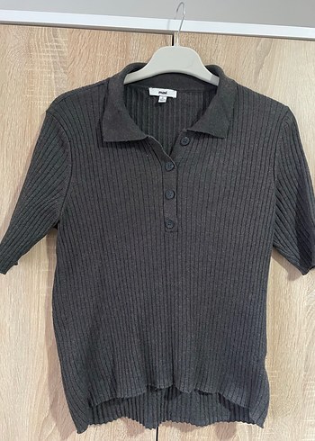 Gri Düğmeli Polo Yaka Kısa Kollu Kadın Kazak - Görsel 3