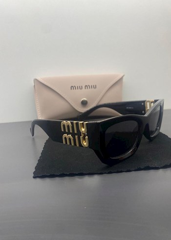 Miu Miu Siyah Klasik Kadın Güneş Gözlüğü