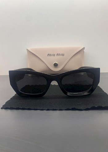 Miu Miu Miu Miu Siyah Klasik Kadın Güneş Gözlüğü