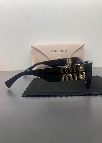  Beden siyah Renk Miu Miu Siyah Klasik Kadın Güneş Gözlüğü