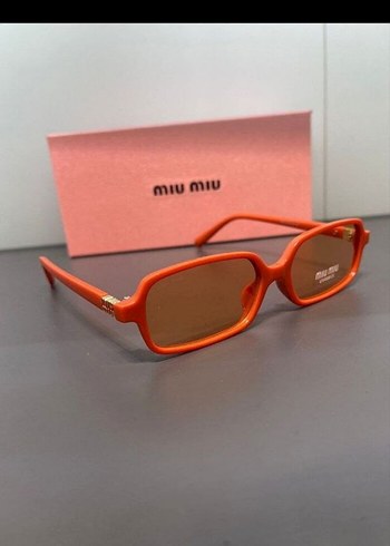 Miu Miu Renkli Minimalist Kadın Güneş Gözlüğü