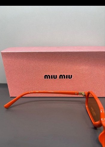 Miu Miu Miu Miu Renkli Minimalist Kadın Güneş Gözlüğü