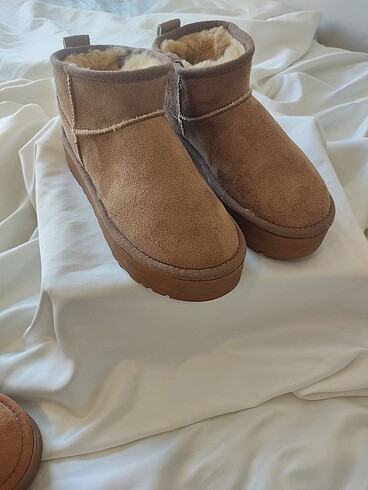 40 Beden UGG Bot