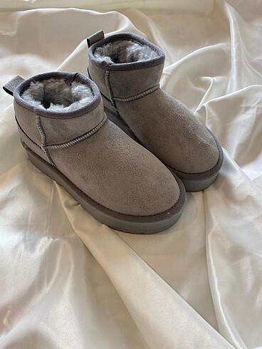 Ugg UGG BOT