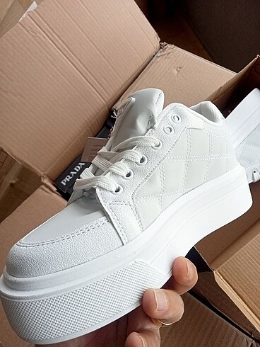 40 Beden beyaz Renk Prada Spor Ayakkabı