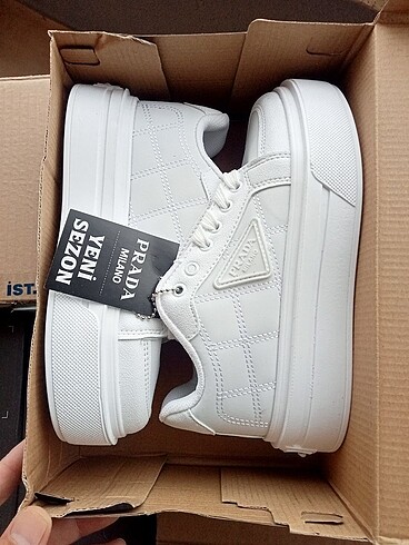 40 Beden Prada Spor Ayakkabı