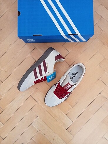 37 Beden beyaz Renk Adidas Spor Ayakkabı