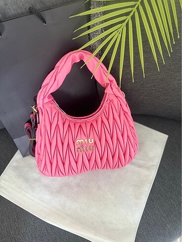 Miu Miu Miu Miu pembe