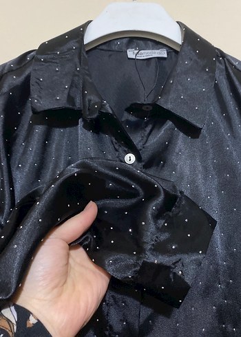 Saten Görünümlü Siyah Uzun Kollu Gömlek - Görsel 3