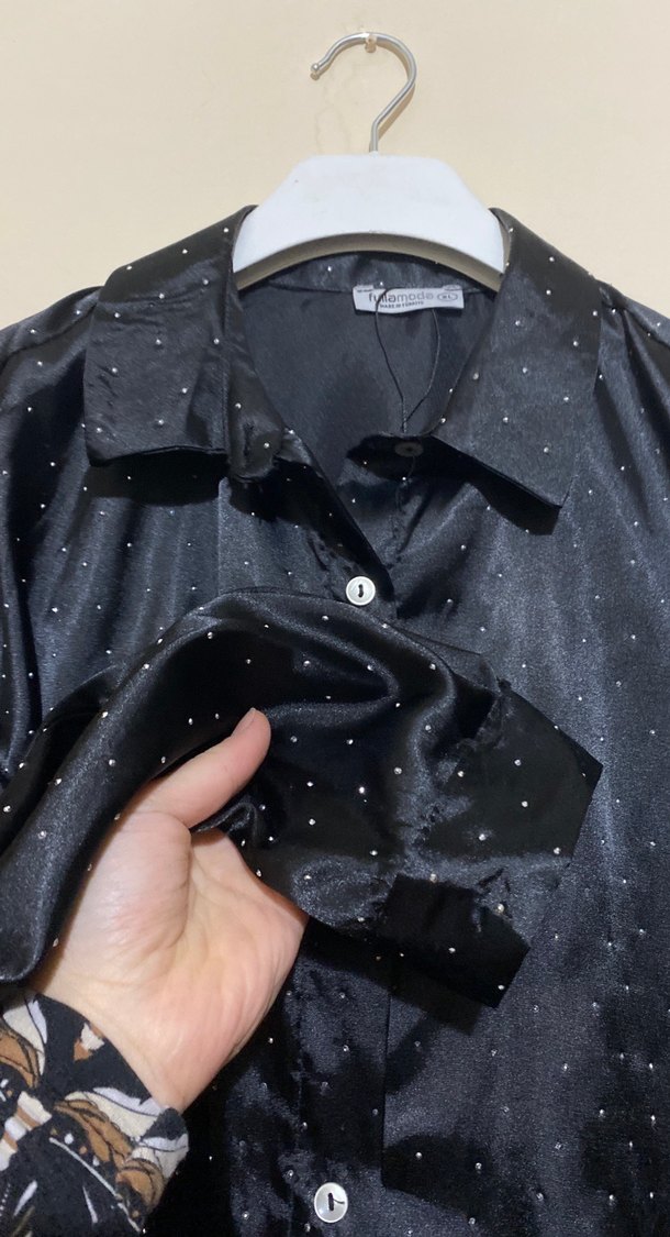 Saten Görünümlü Siyah Uzun Kollu Gömlek - Görsel 3