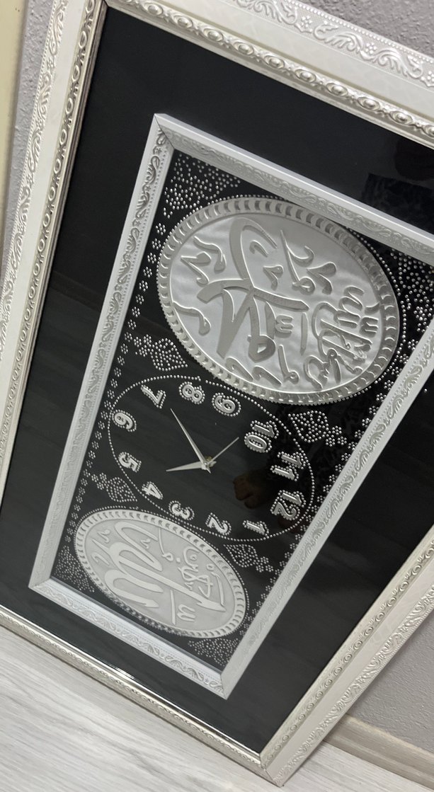 Gri ve Beyaz Çerçeveli Duvar Saati - Görsel 3