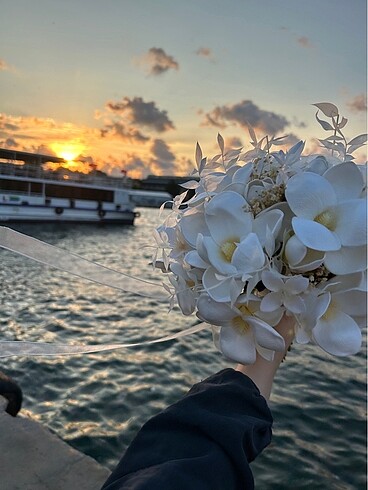 Tertemiz sıfır ayarında gelin çiçeği