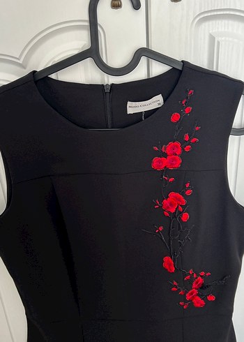 Mudo Nakışlı Siyah Mini Kolsuz Elbise