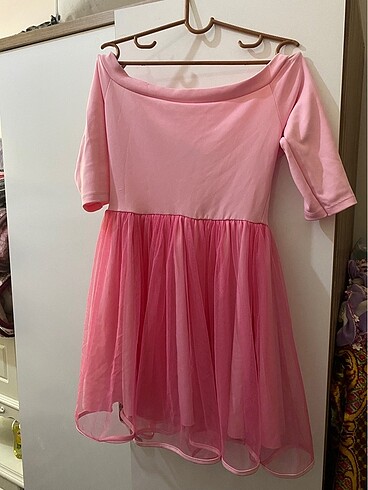 Pembe tütülü mini elbise