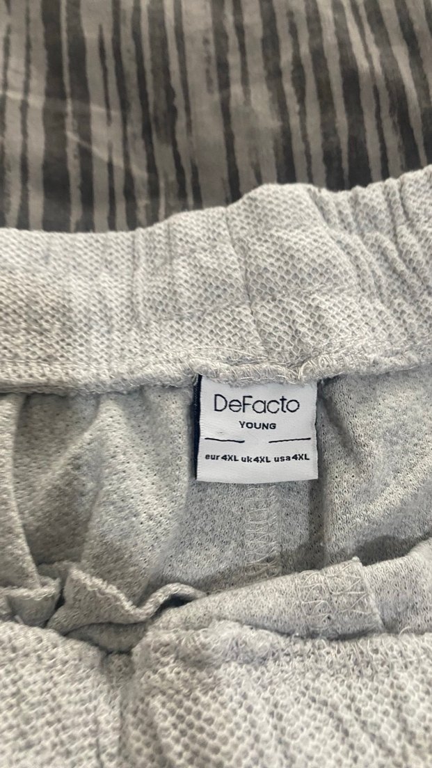 Gri Pamuklu Rahat Kesim Erkek Şort - Görsel 3