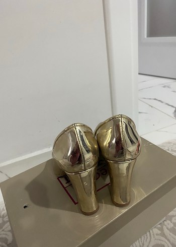 Altın Parlak Stiletto Topuklu Kadın Ayakkabı - Görsel 2