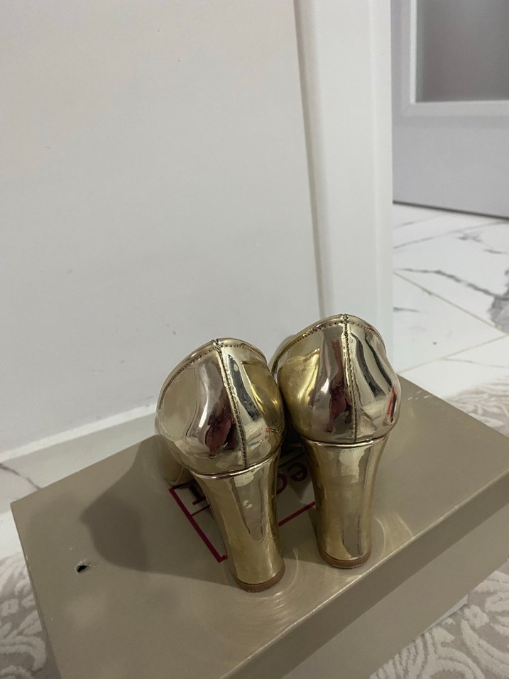 Altın Parlak Stiletto Topuklu Kadın Ayakkabı - Görsel 2