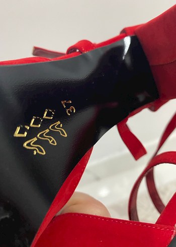 Kırmızı Süet Tokalı Yüksek Topuklu Kadın Ayakkabı - Görsel 3