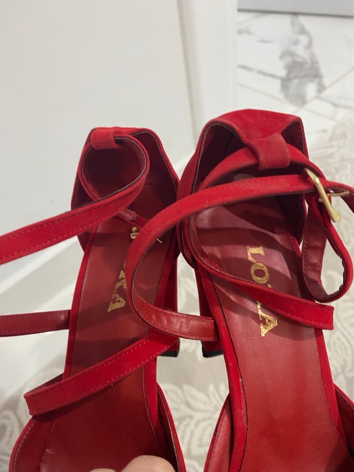 Kırmızı Süet Tokalı Yüksek Topuklu Kadın Ayakkabı - Görsel 2