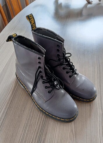 Dr. Martens Bot