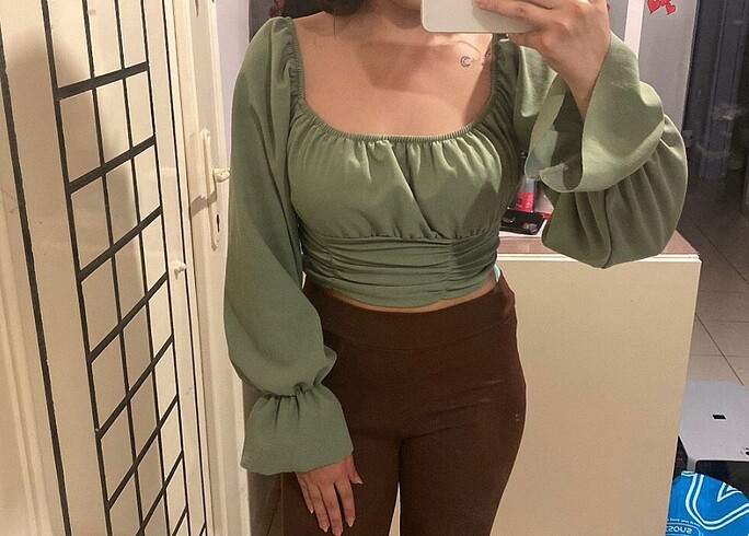 Krep Kumaş Haki Crop Bluz