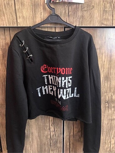 Metal detaylı sweatshirt