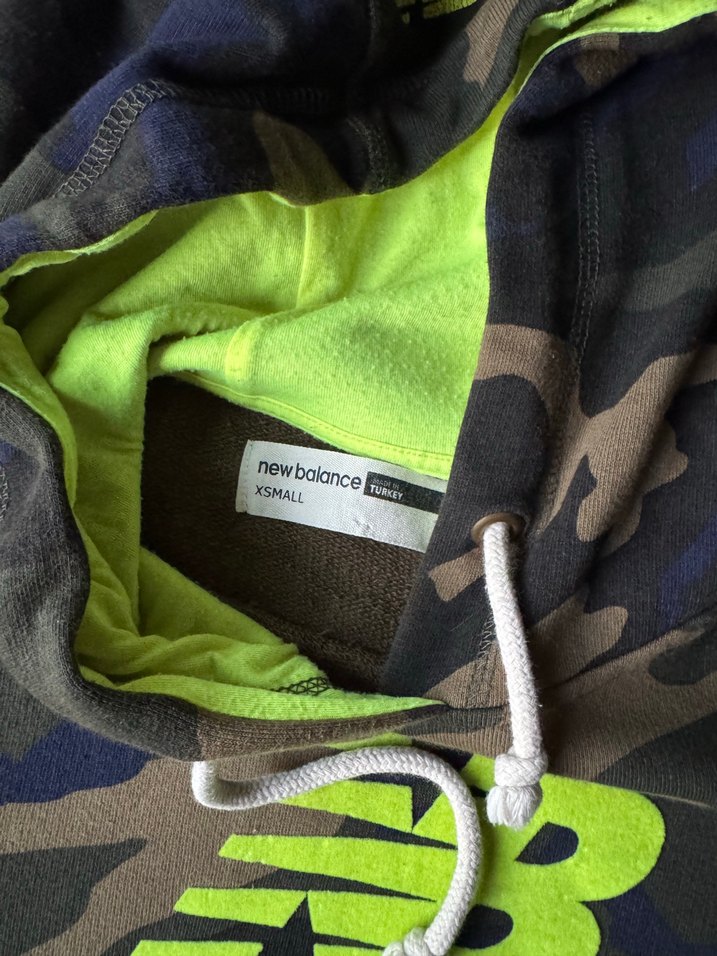 New Balance Kamuflaj Desenli Kapüşonlu Sweatshirt - Görsel 2